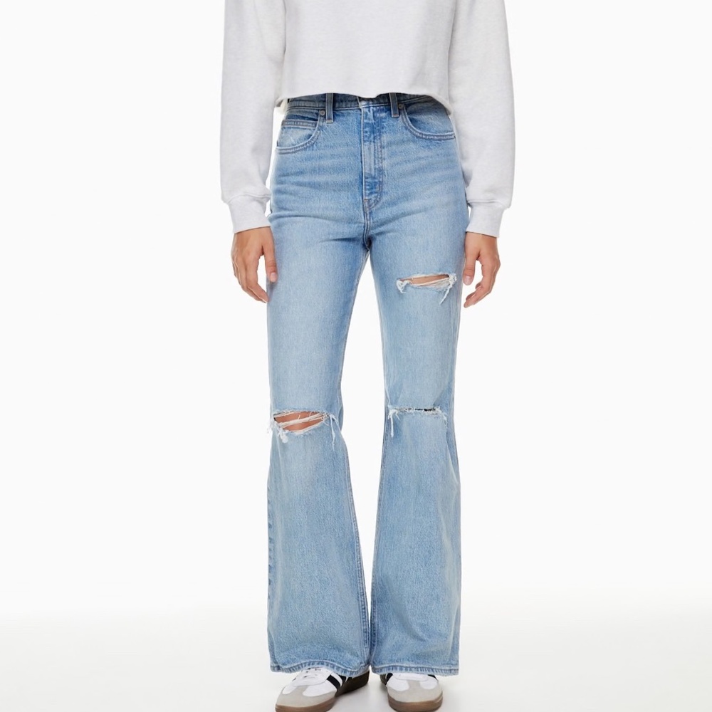 Aritzia | Levi's | 70s High Rise Flare Jeans | Size 25